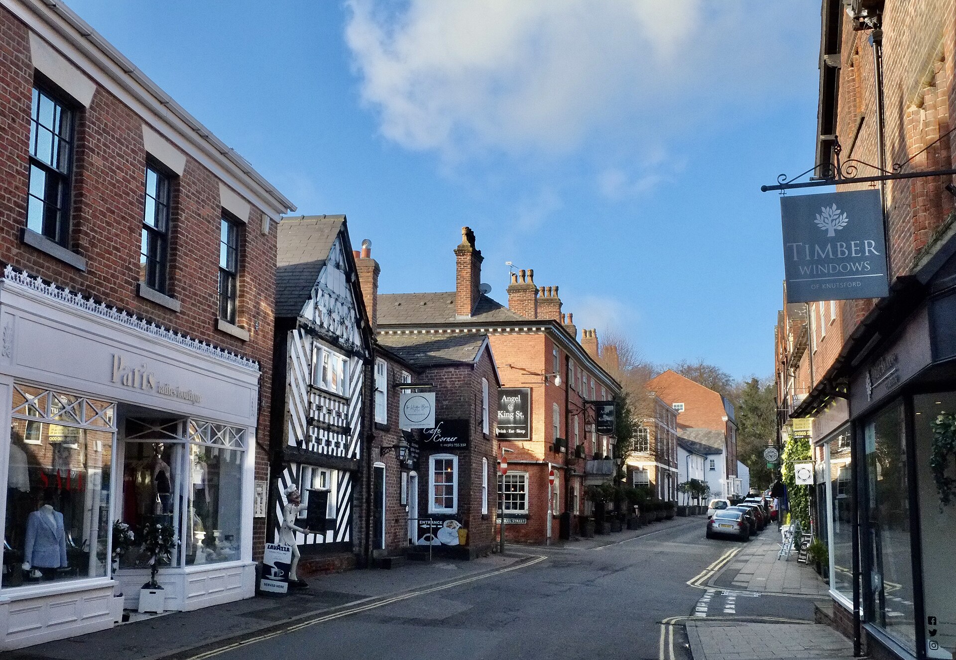 King Street in Knutsford, with half-timbered and red-brick historic buildings